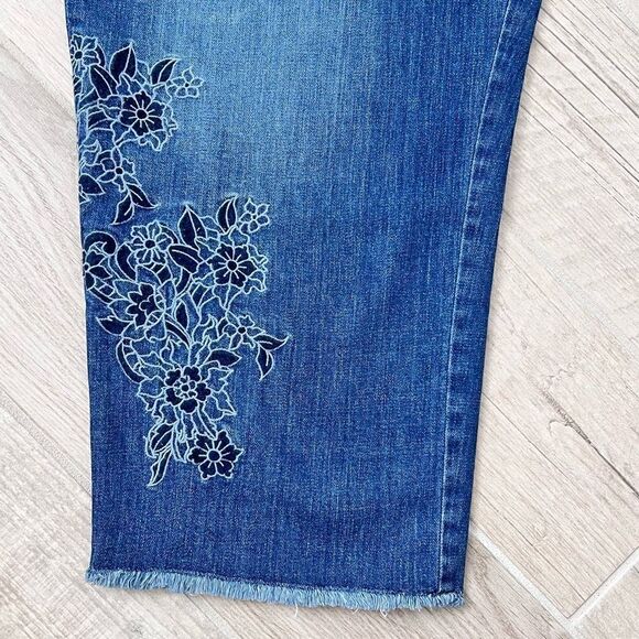 NWT Ann Taylor LOFT Boyfriend Raw Hem Floral Embroidered Jeans 26 (Plus) - Picture 6 of 9